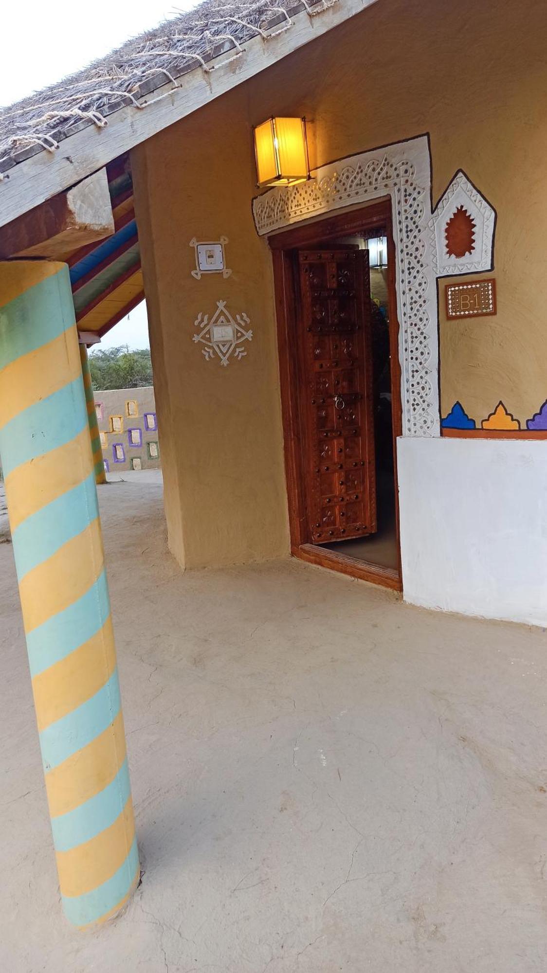 Mahefeel E Rann Resort Bherandiala Bagian luar foto